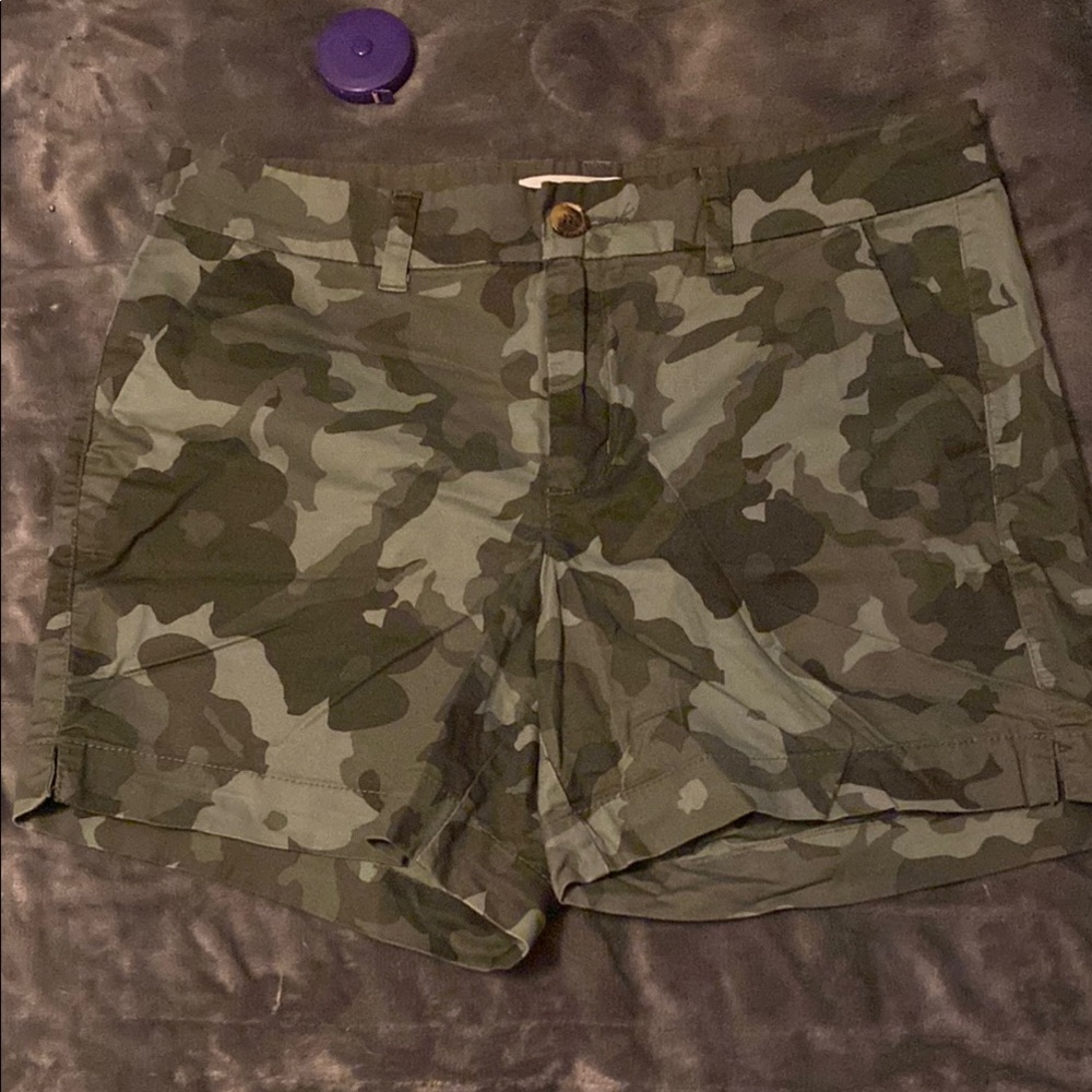 Old Navy Green Camouflage Cotton Blend Women’s Shorts